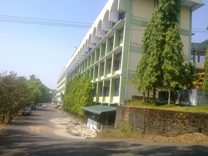 https://cache.careers360.mobi/media/colleges/social-media/media-gallery/6137/2018/10/17/Campus View of Government Medical College Kottayam_Campus-View.jpg